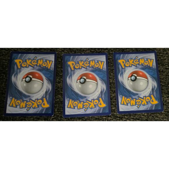 Six Basic Reshiram Pokemon Cards 002/025 2021 - Picture 6 of 7